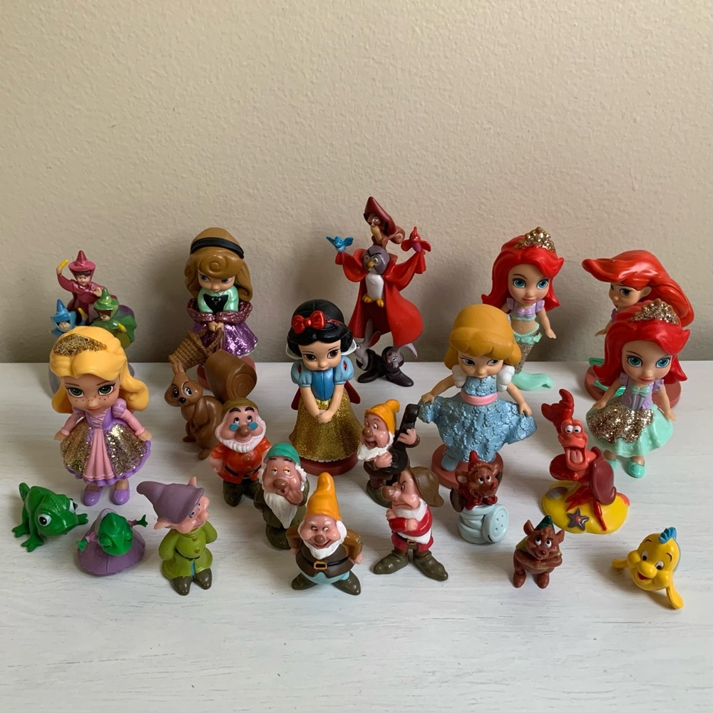 Disney Princess Characters 22pc Lot Mini Dolls Fairy Godmothers Dwarfs Animals